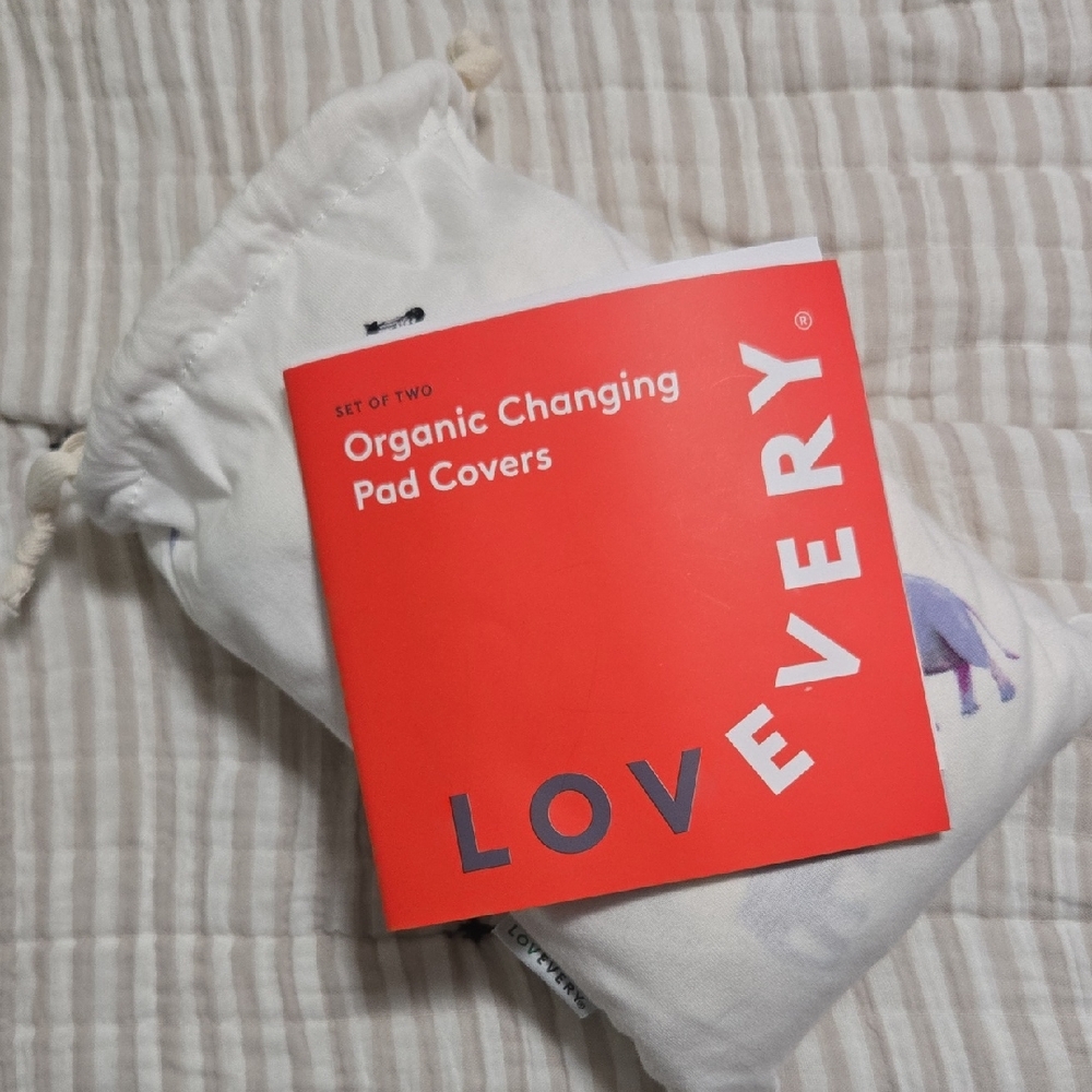 Lovevery Organic Changing Pad Covers - White Animal Print (Set Of 2), NWT